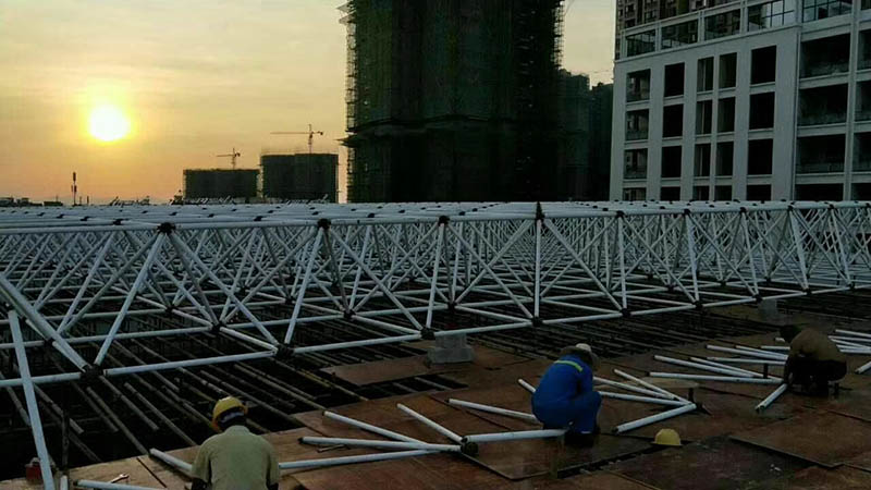 大兴螺栓球网架安装现场